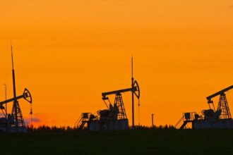 Precios del petróleo suben por crisis EE UU-Irán y bloqueo en Ormuz