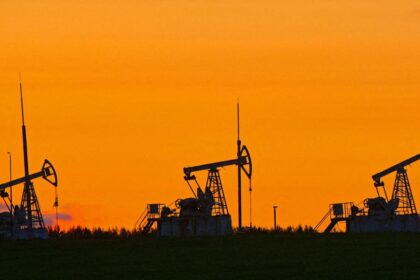 Precios del petróleo suben por crisis EE UU-Irán y bloqueo en Ormuz