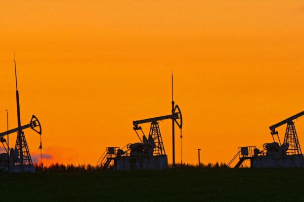 Precios del petróleo suben por crisis EE UU-Irán y bloqueo en Ormuz