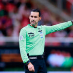 FIFA elige a siete árbitros mexicanos para el Mundial 2026