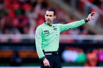 FIFA elige a siete árbitros mexicanos para el Mundial 2026