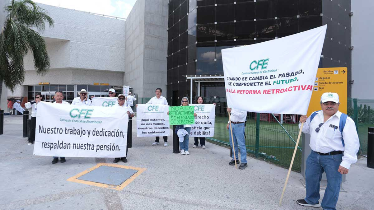 Jubilados de Pemex y CFE marcharán en CDMX contra recorte a pensiones