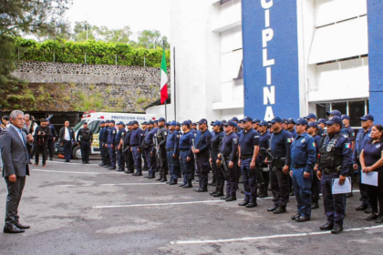 José Luis Urióstegui reconoce a policías por operativo en Cuernavaca