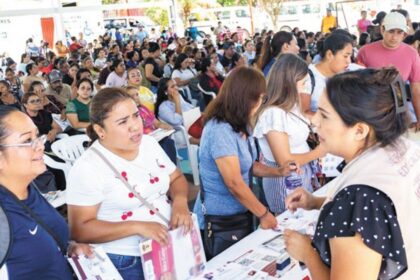 Entregan 1,500 becas Rita Cetina para educación en Morelos