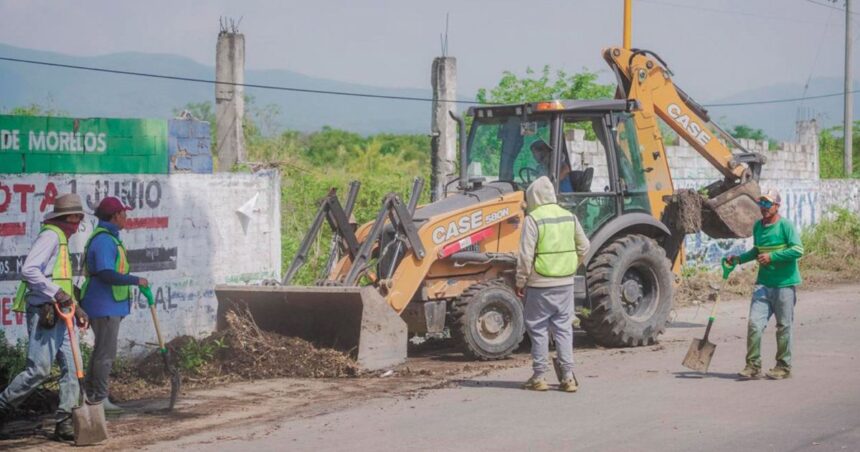 Yautepec limpia carretera San Carlos–Oacalco para mejorar seguridad