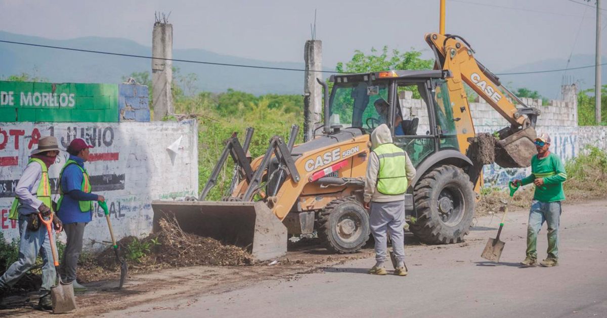 Yautepec limpia carretera San Carlos–Oacalco para mejorar seguridad