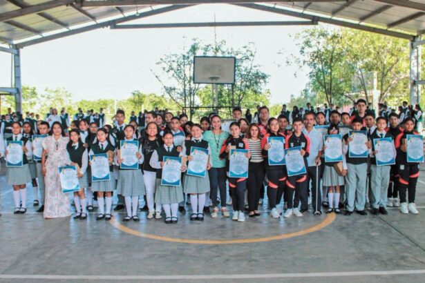 Yautepec reconoce logros de la Telesecundaria de San Carlos