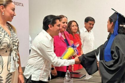 Alan Martínez celebra graduación de 39 jóvenes en Jojutla