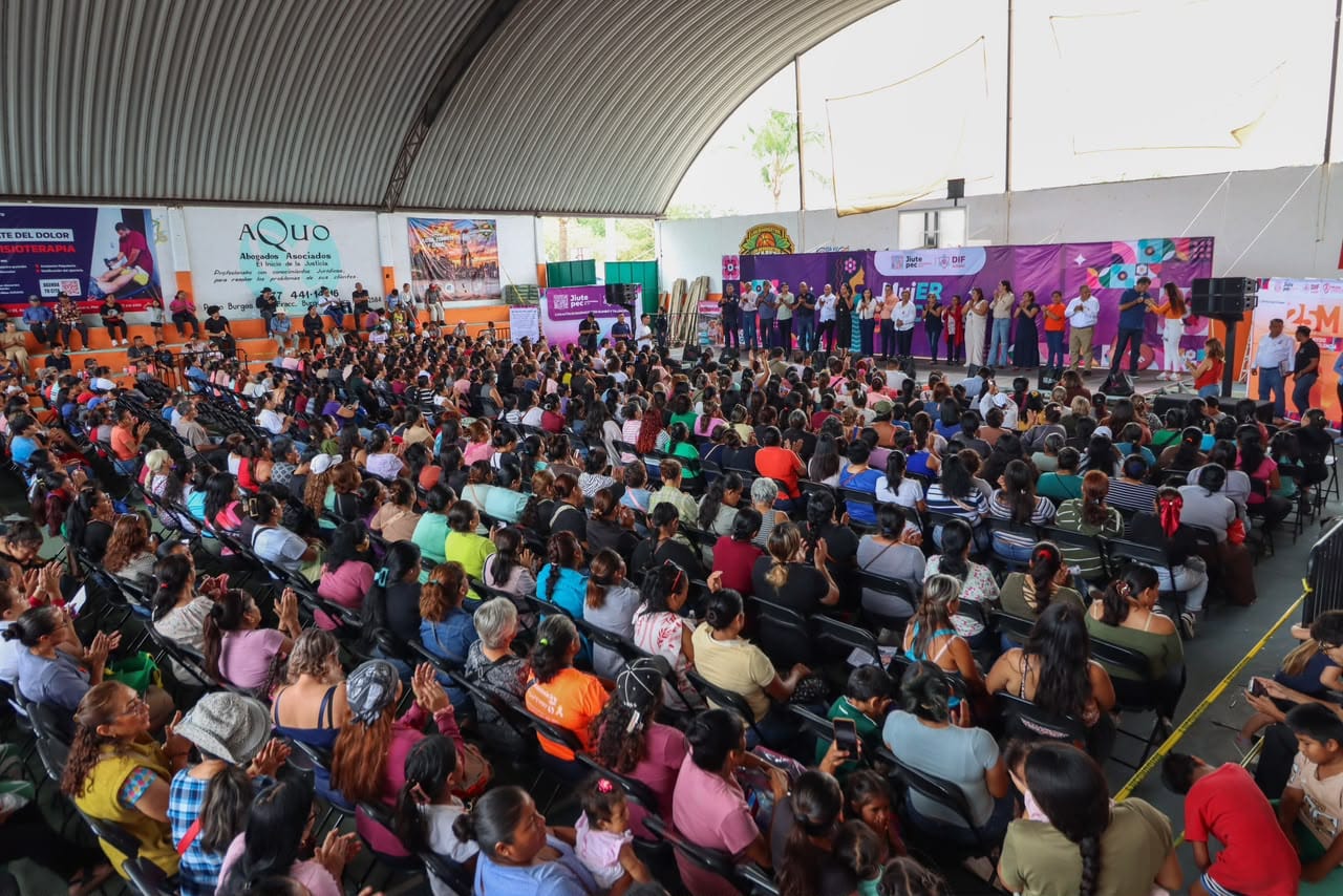 Entregan gallinas y despensas a mujeres de Jiutepec, Morelos