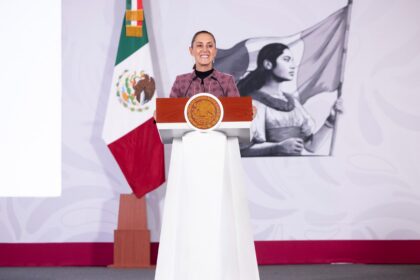 Sheinbaum consultará a maestros sobre celulares en escuelas