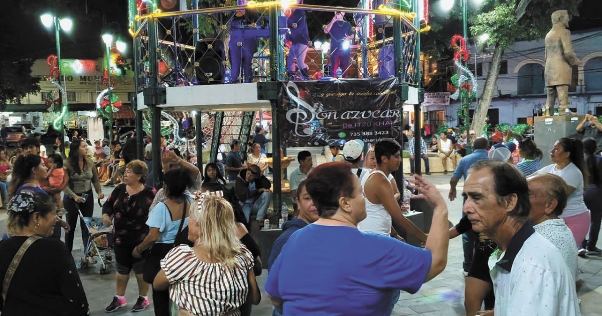 Domingos Familiares reúnen a familias en el zócalo de Yautepec