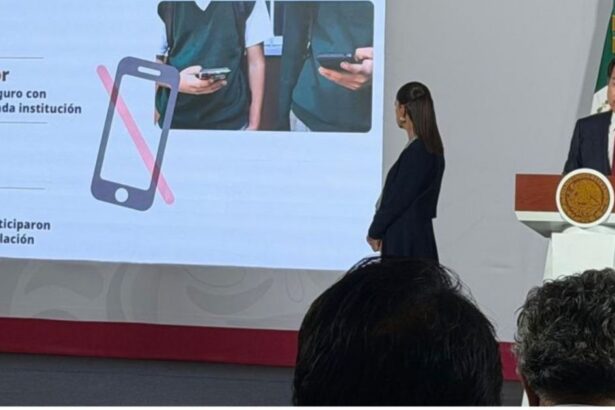 México prohíbe celulares y tabletas en primarias y secundarias