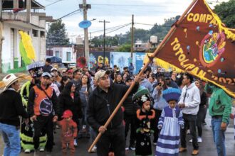 Inicia Precarnival de Totolapan con música y tradiciones